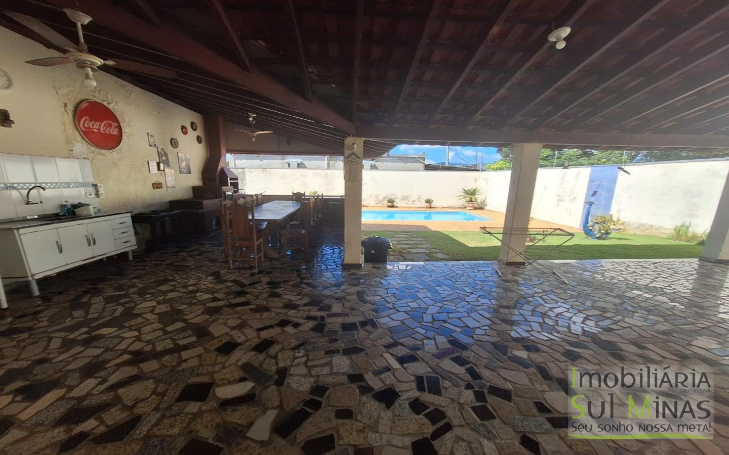 Casa com Piscina a venda Próxima ao Centro Cambuí MG Cod. 1949 (7)