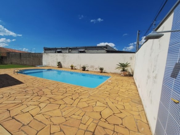 Casa com Piscina a venda Próxima ao Centro Cambuí MG Cod. 1949 (9)