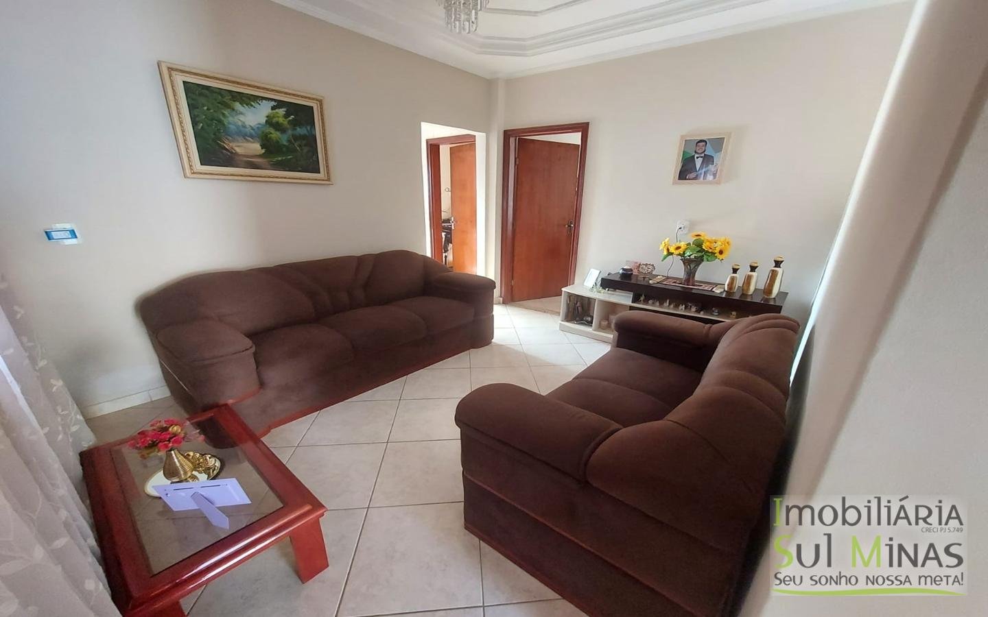 Casa de 2 quartos com ótima Localização a venda em Cambuí MG (1)