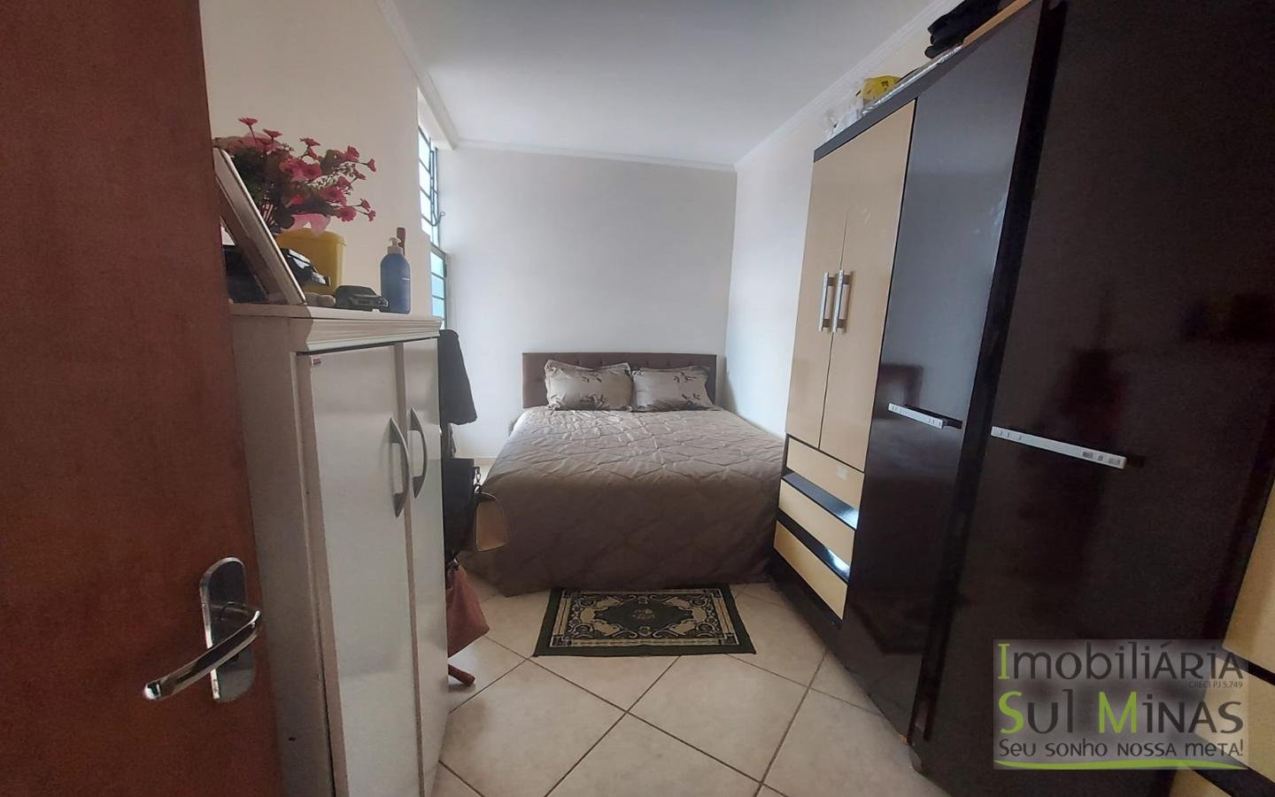 Casa de 2 quartos com ótima Localização a venda em Cambuí MG (2)