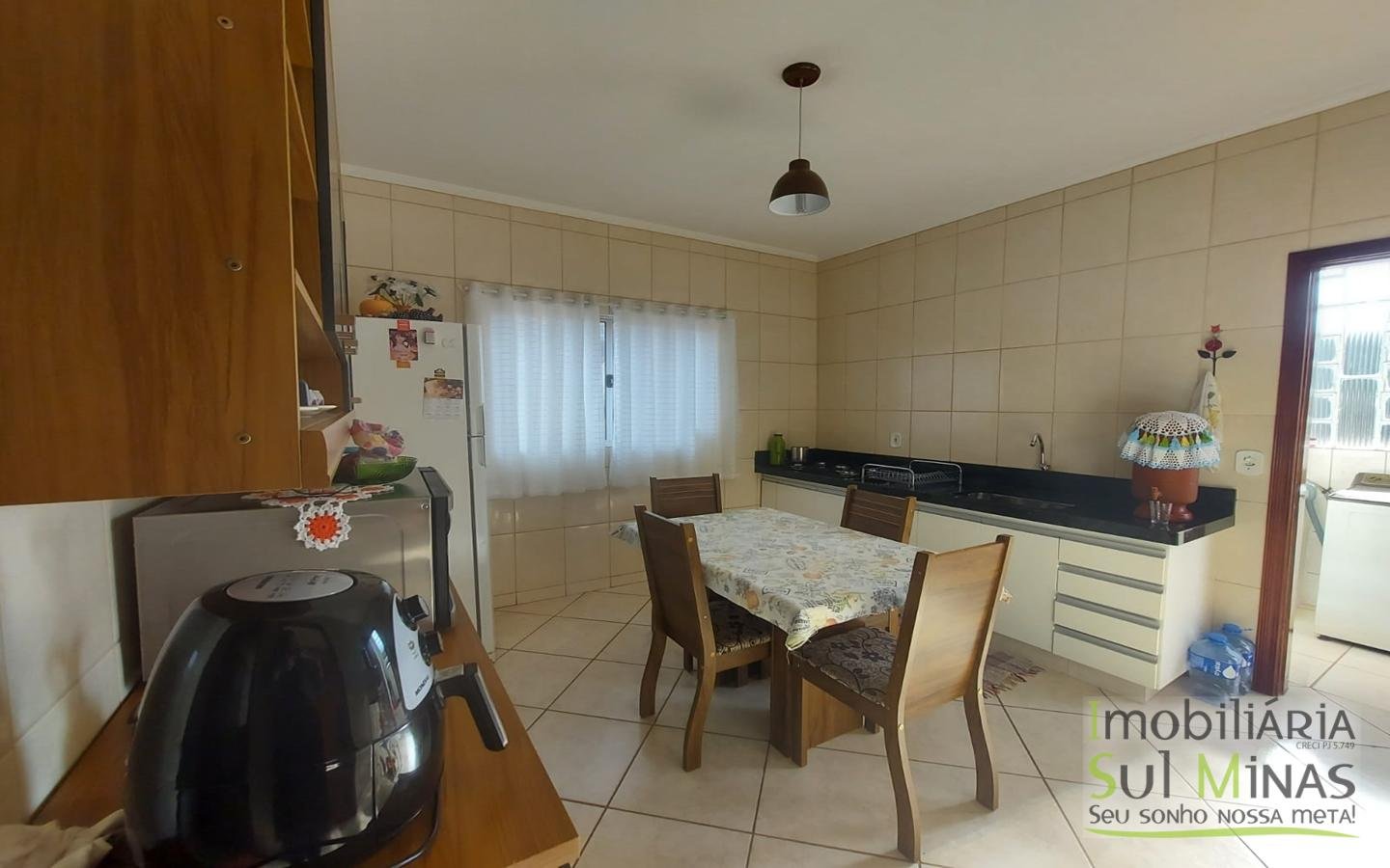 Casa de 2 quartos com ótima Localização a venda em Cambuí MG (6)