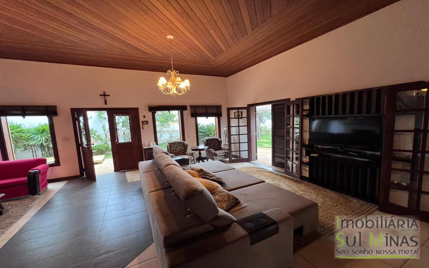 Casa de Alto Padrão com 3 Suítes a Venda em Cambuí MG Cód 1440 (2)