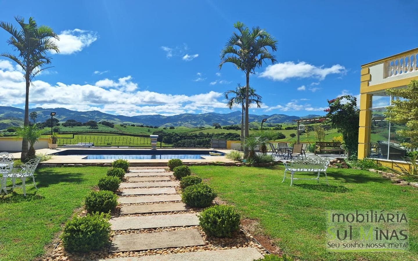 Casa de Alto Padrão com Vista Espetacular a Venda no Sul de Minas cOD. 1898 (2)