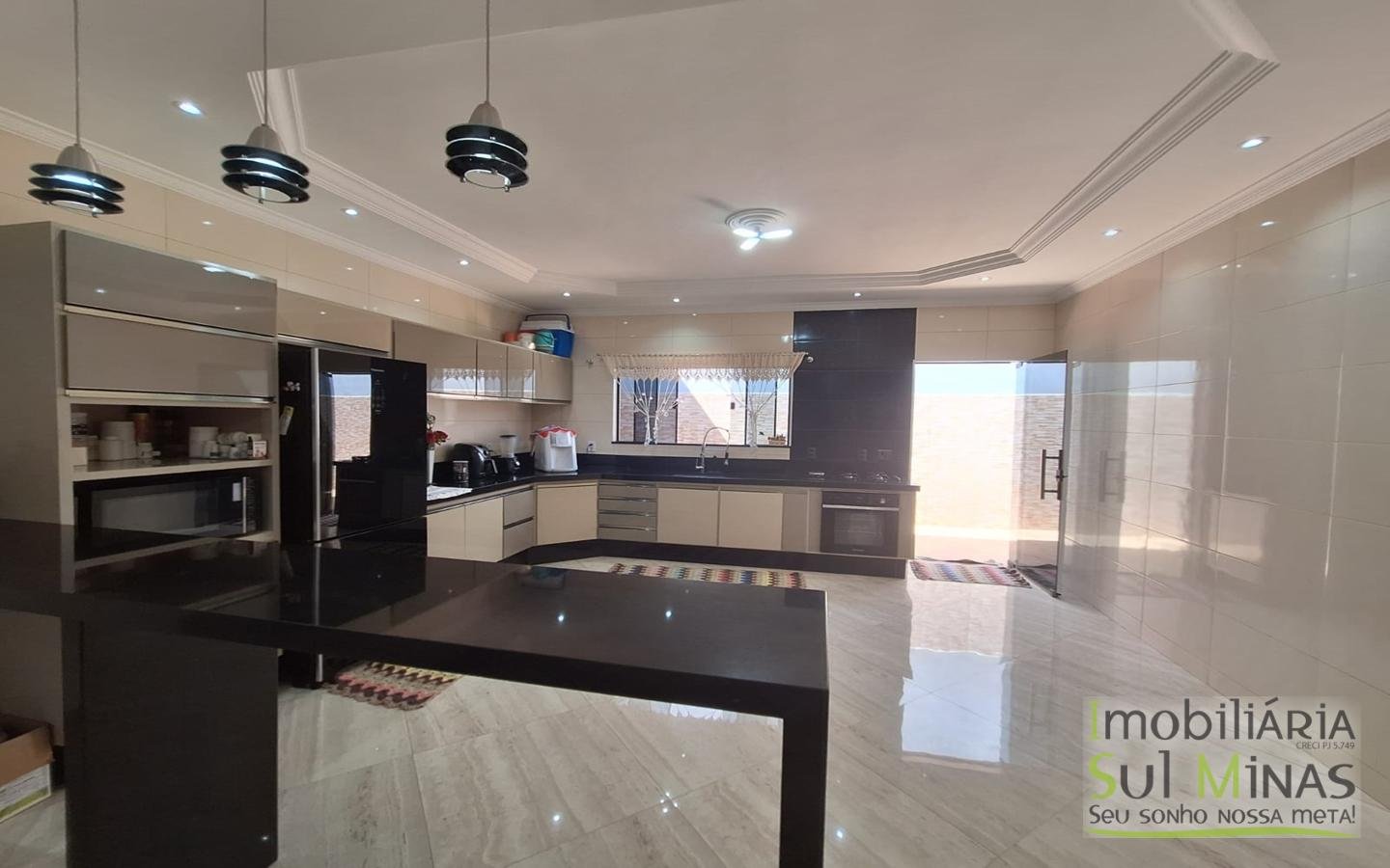 Casa de Alto Padrão com excelente acabamento a venda em Cambuí MG Cod (2)