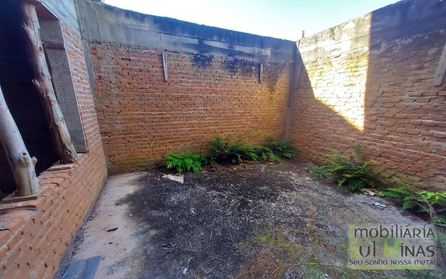 Casa de Alto Padrão em Construção a Venda no Córrego do Bom Jesus MG Cod. 1815 (2)