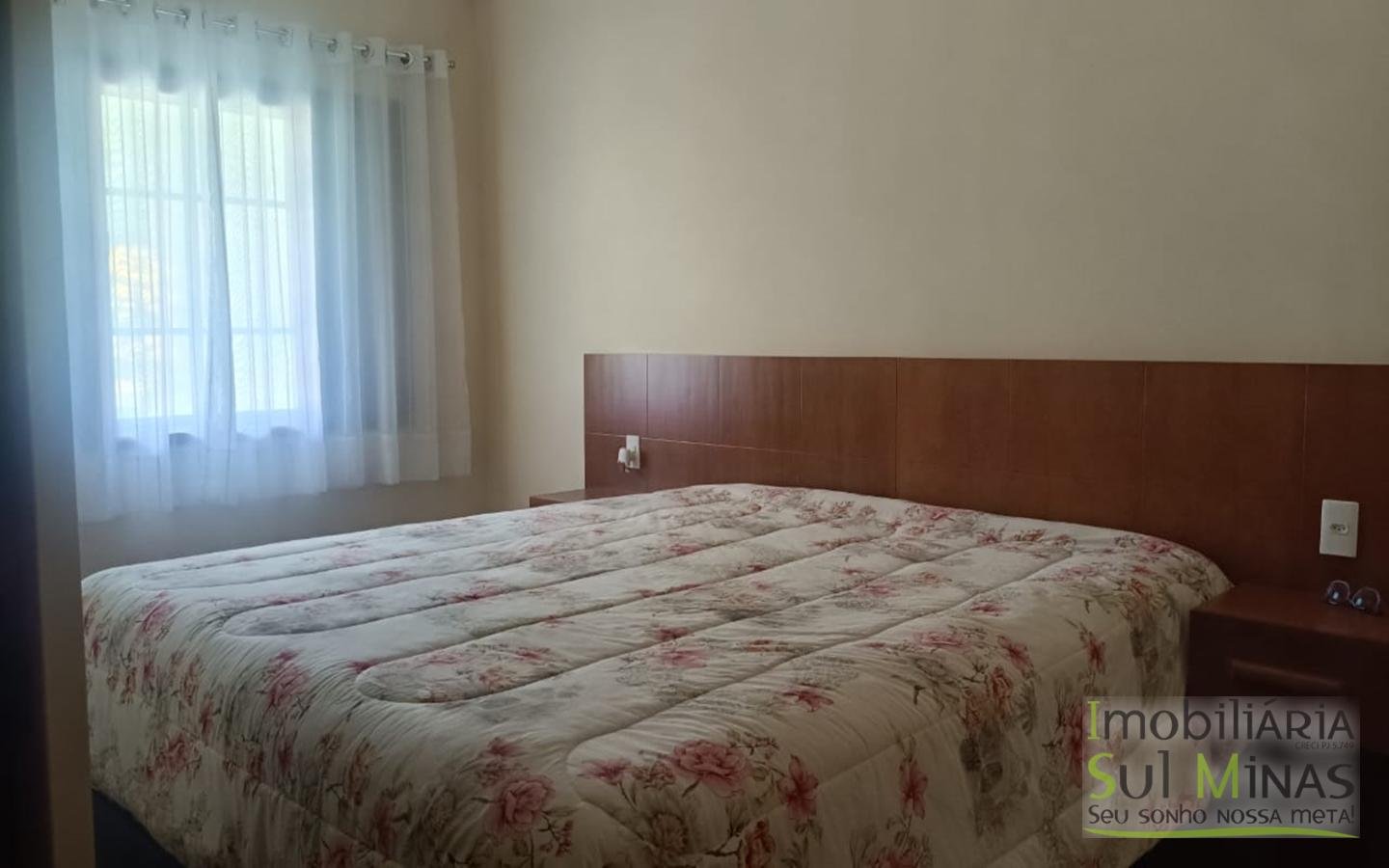 Chácara de 5800m² com lago a 7km do centro de Cambuí MG a venda (11) (Copy)