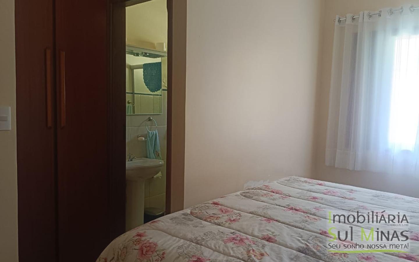 Chácara de 5800m² com lago a 7km do centro de Cambuí MG a venda (14) (Copy)