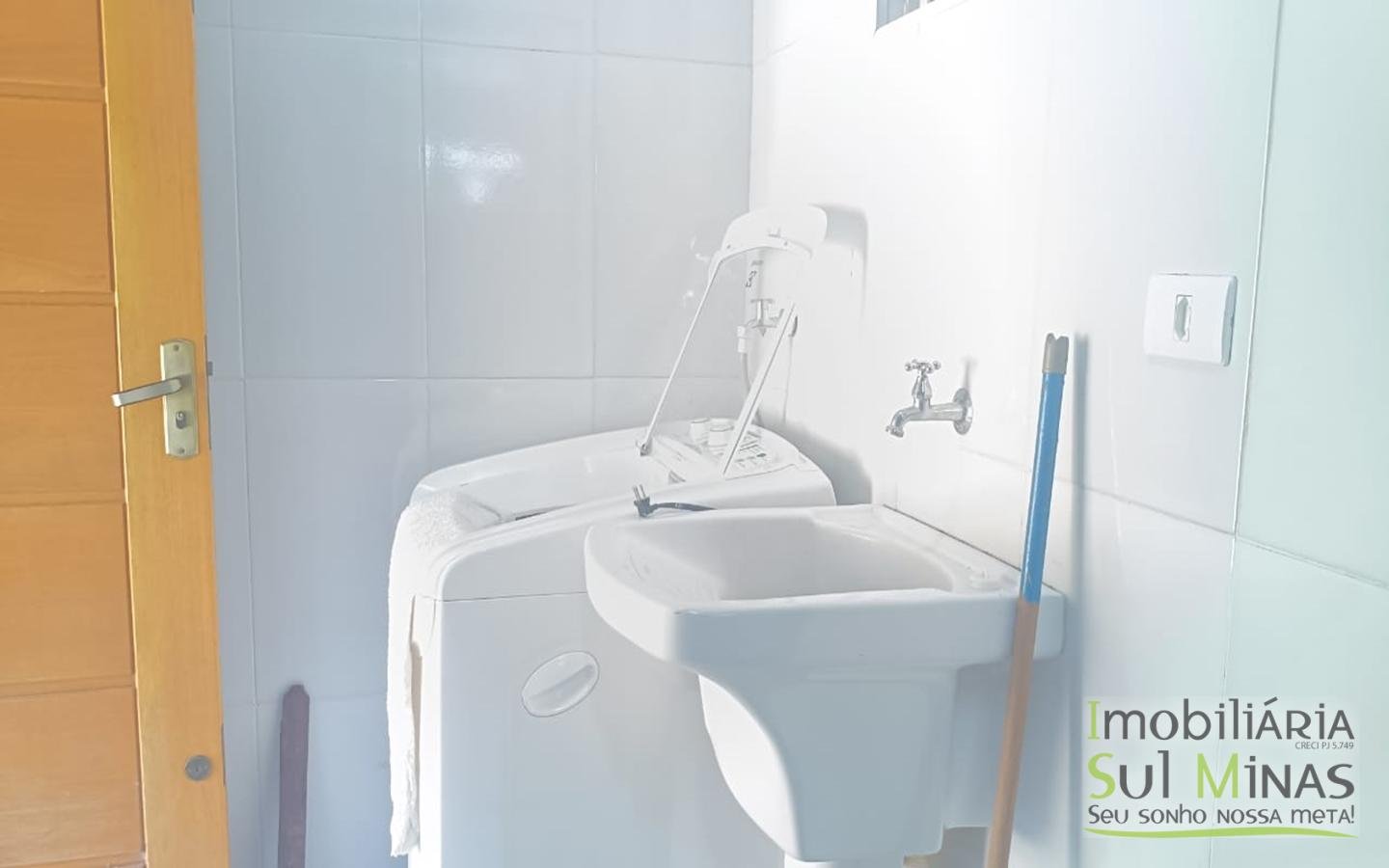 Chácara de 5800m² com lago a 7km do centro de Cambuí MG a venda (19) (Copy)