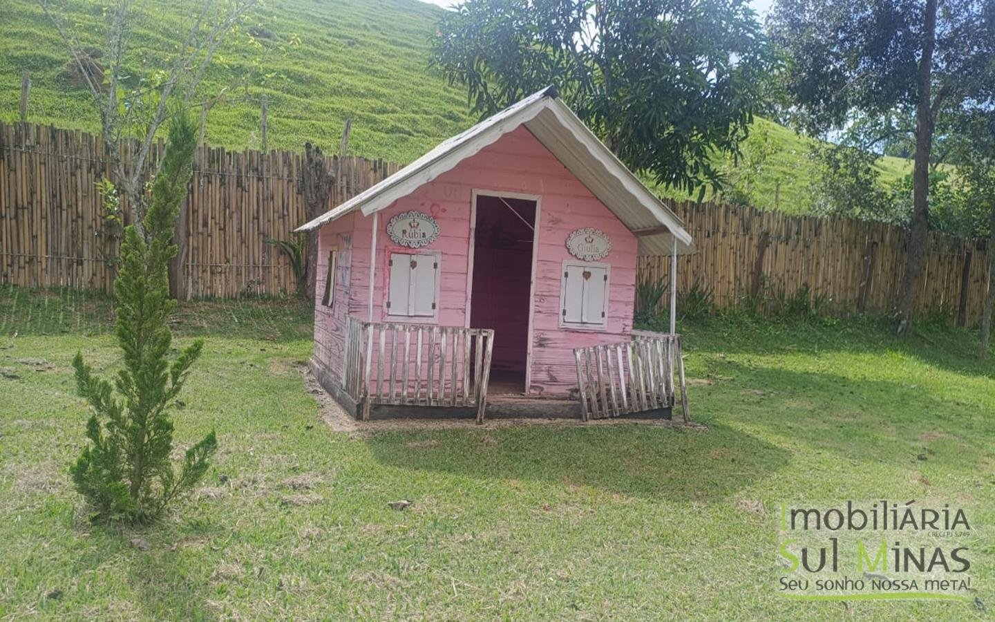 Chácara de 5800m² com lago a 7km do centro de Cambuí MG a venda (2) (Copy)