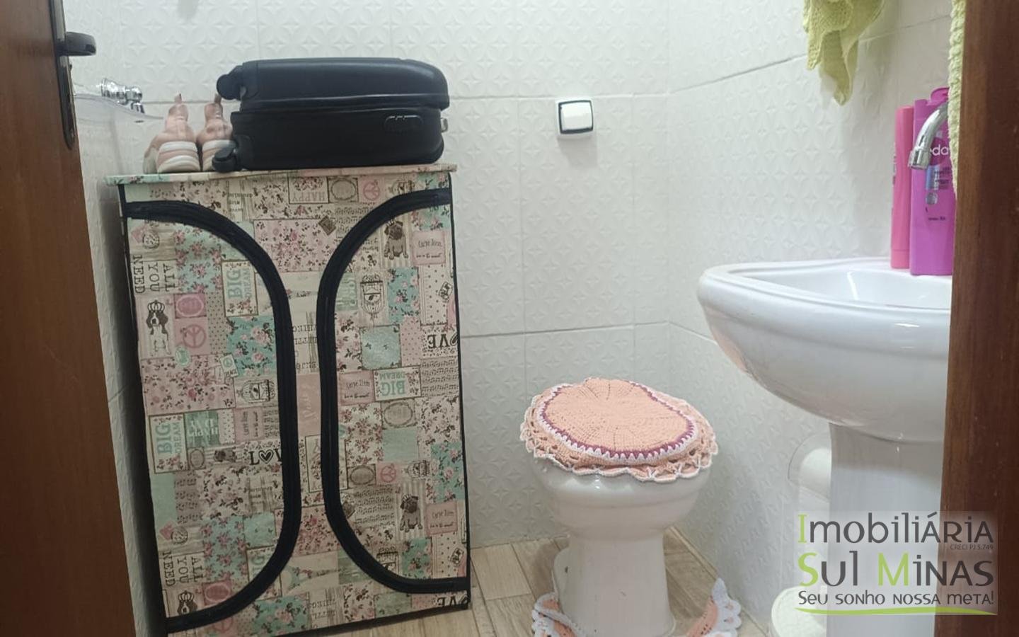 Chácara de 5800m² com lago a 7km do centro de Cambuí MG a venda (23) (Copy)