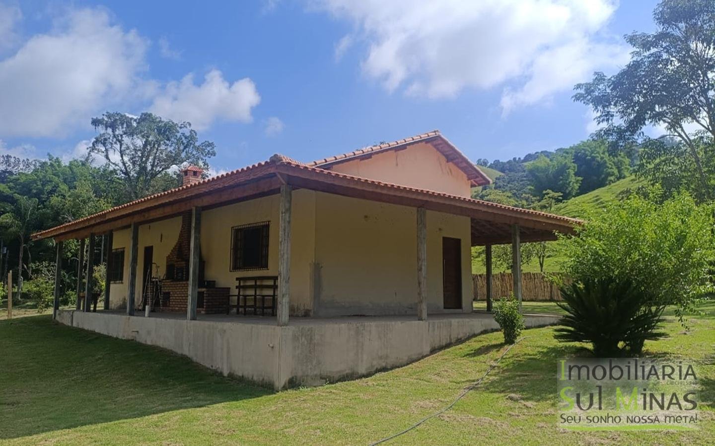 Chácara de 5800m² com lago a 7km do centro de Cambuí MG a venda (25) (Copy)