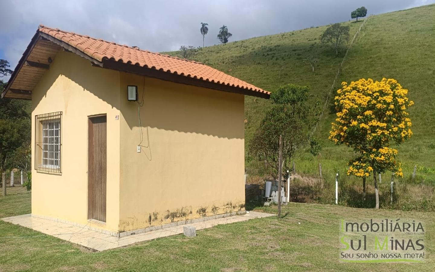 Chácara de 5800m² com lago a 7km do centro de Cambuí MG a venda (30) (Copy)