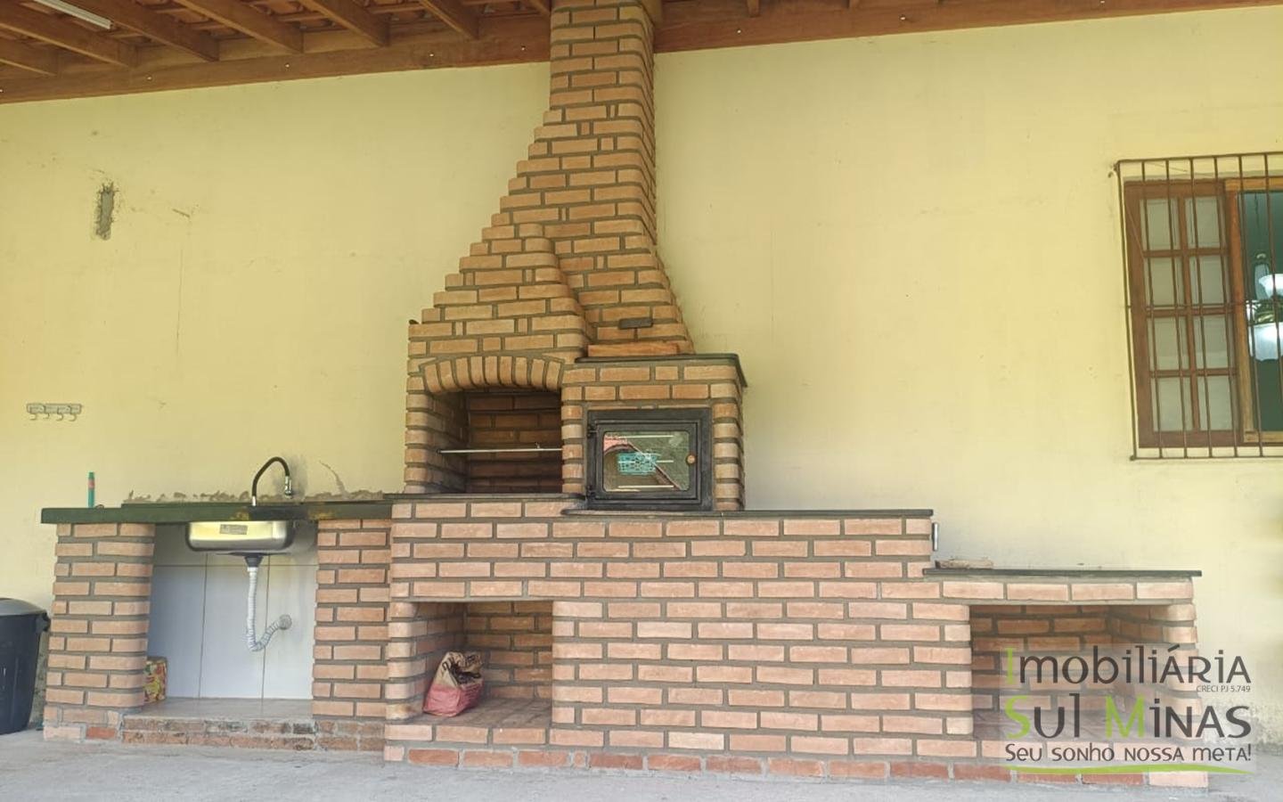 Chácara de 5800m² com lago a 7km do centro de Cambuí MG a venda (35) (Copy)