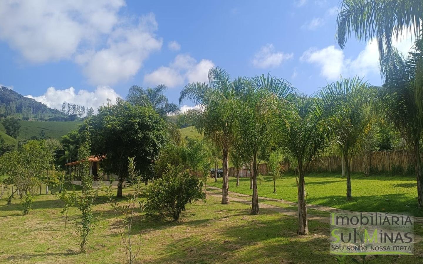 Chácara de 5800m² com lago a 7km do centro de Cambuí MG a venda (36) (Copy)