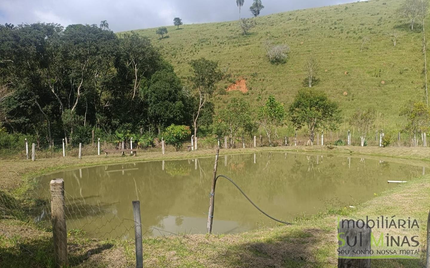 Chácara de 5800m² com lago a 7km do centro de Cambuí MG a venda (37) (Copy)