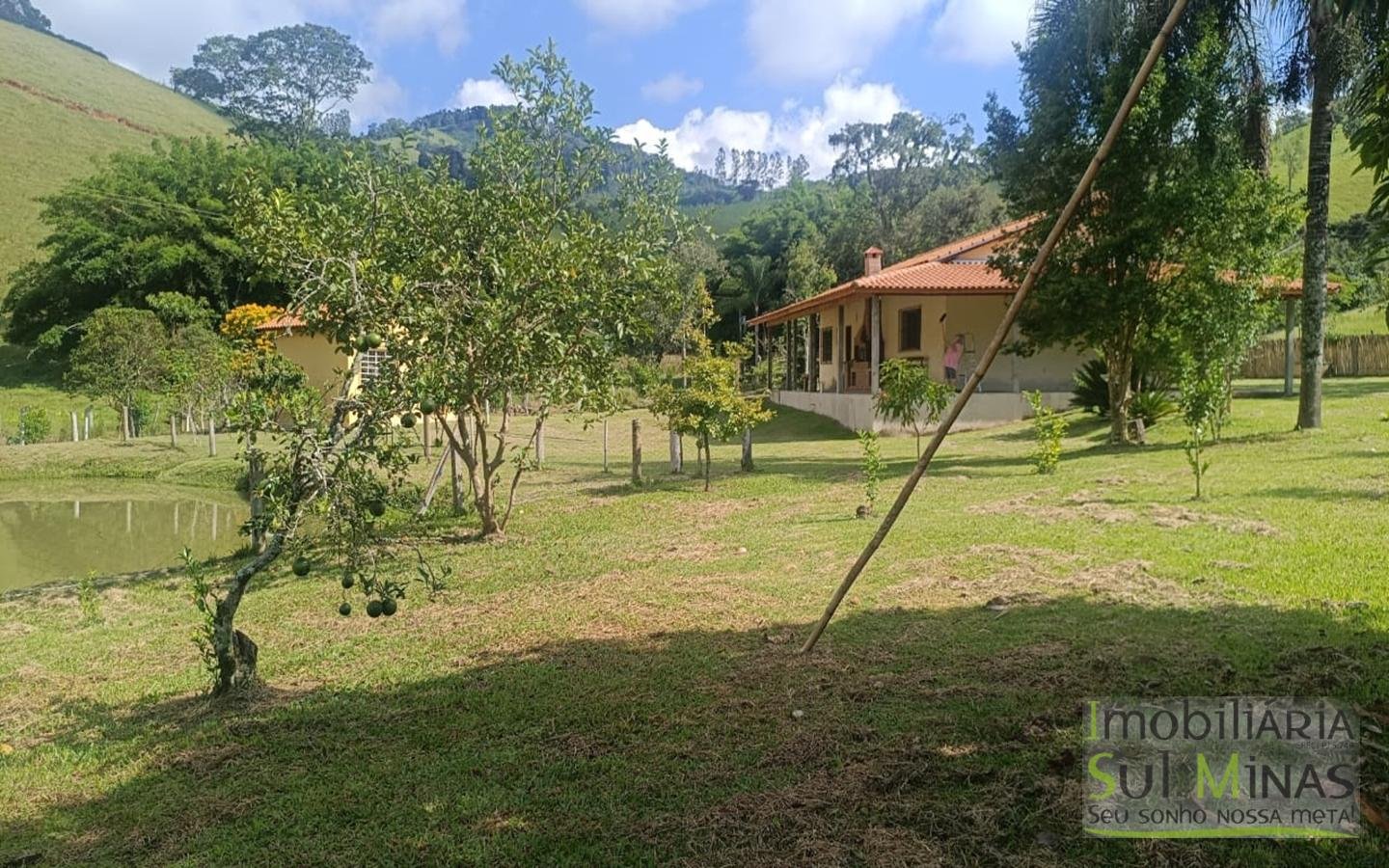 Chácara de 5800m² com lago a 7km do centro de Cambuí MG a venda (38) (Copy)