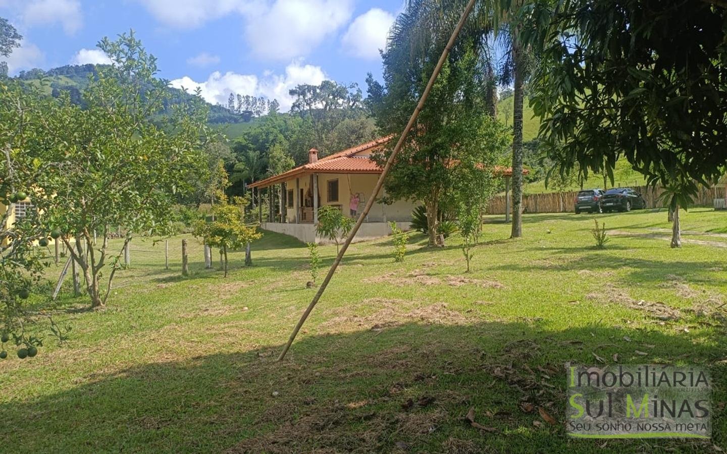 Chácara de 5800m² com lago a 7km do centro de Cambuí MG a venda (41) (Copy)