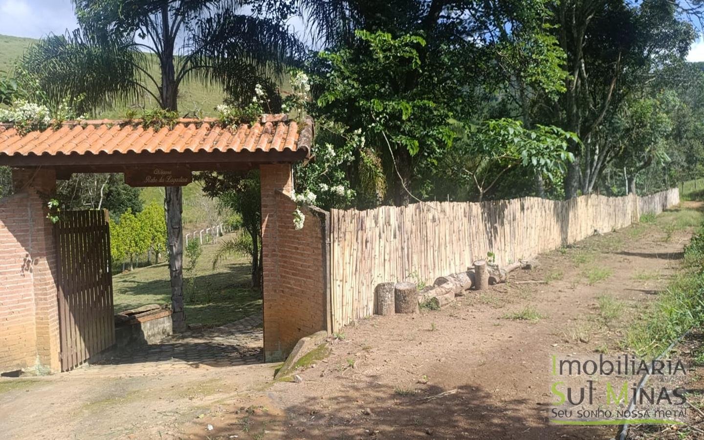 Chácara de 5800m² com lago a 7km do centro de Cambuí MG a venda (43) (Copy)