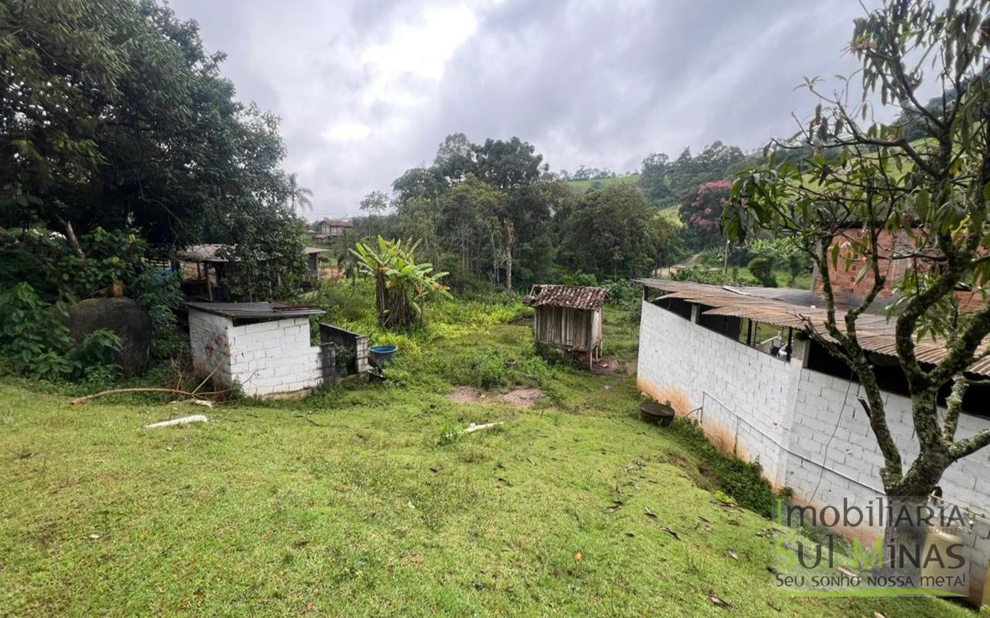 Chácara de 5927m ² a 10km da cidade À Venda em Cambuí MG cod2401 (24)