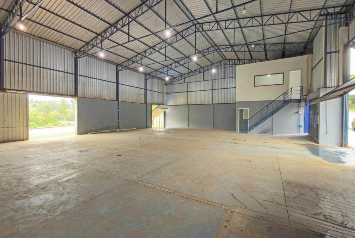 Galpão pcom Doca e Acesso por Duas Ruas Locação em Cambuí 431 m Cod 2398 (3)