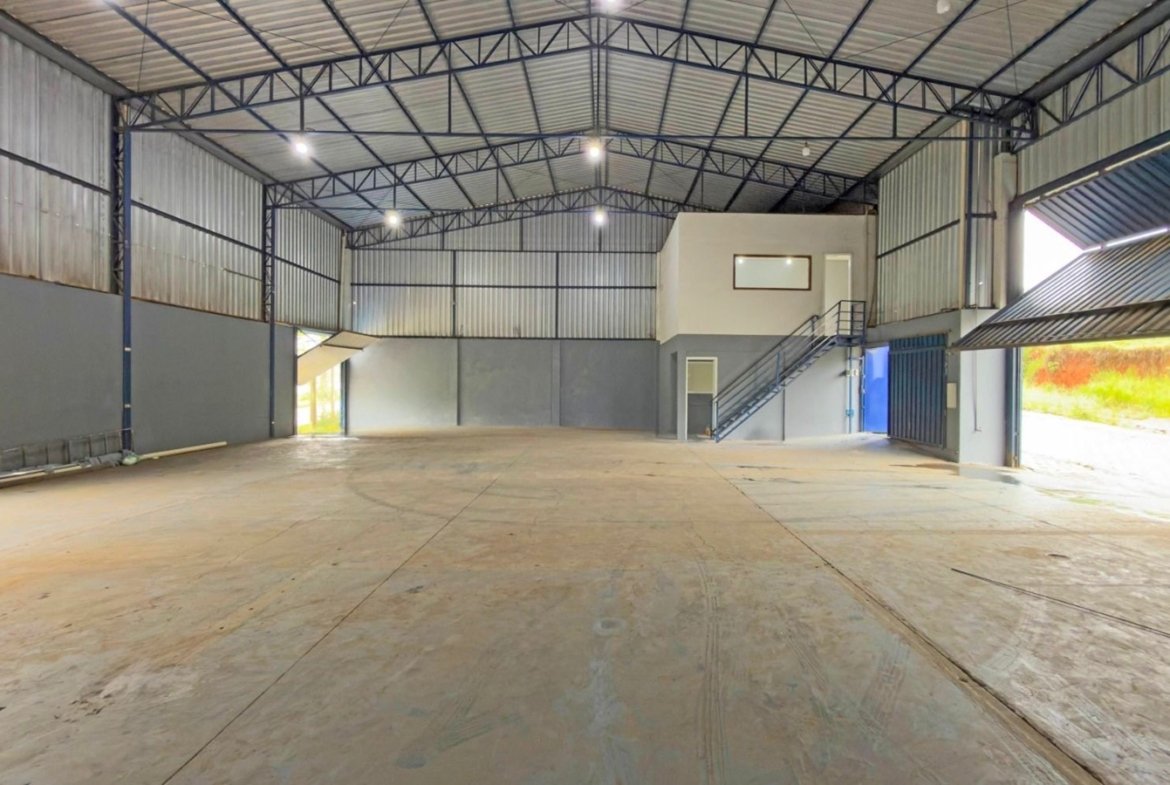 Galpão pcom Doca e Acesso por Duas Ruas Locação em Cambuí 431 m Cod 2398 (4)