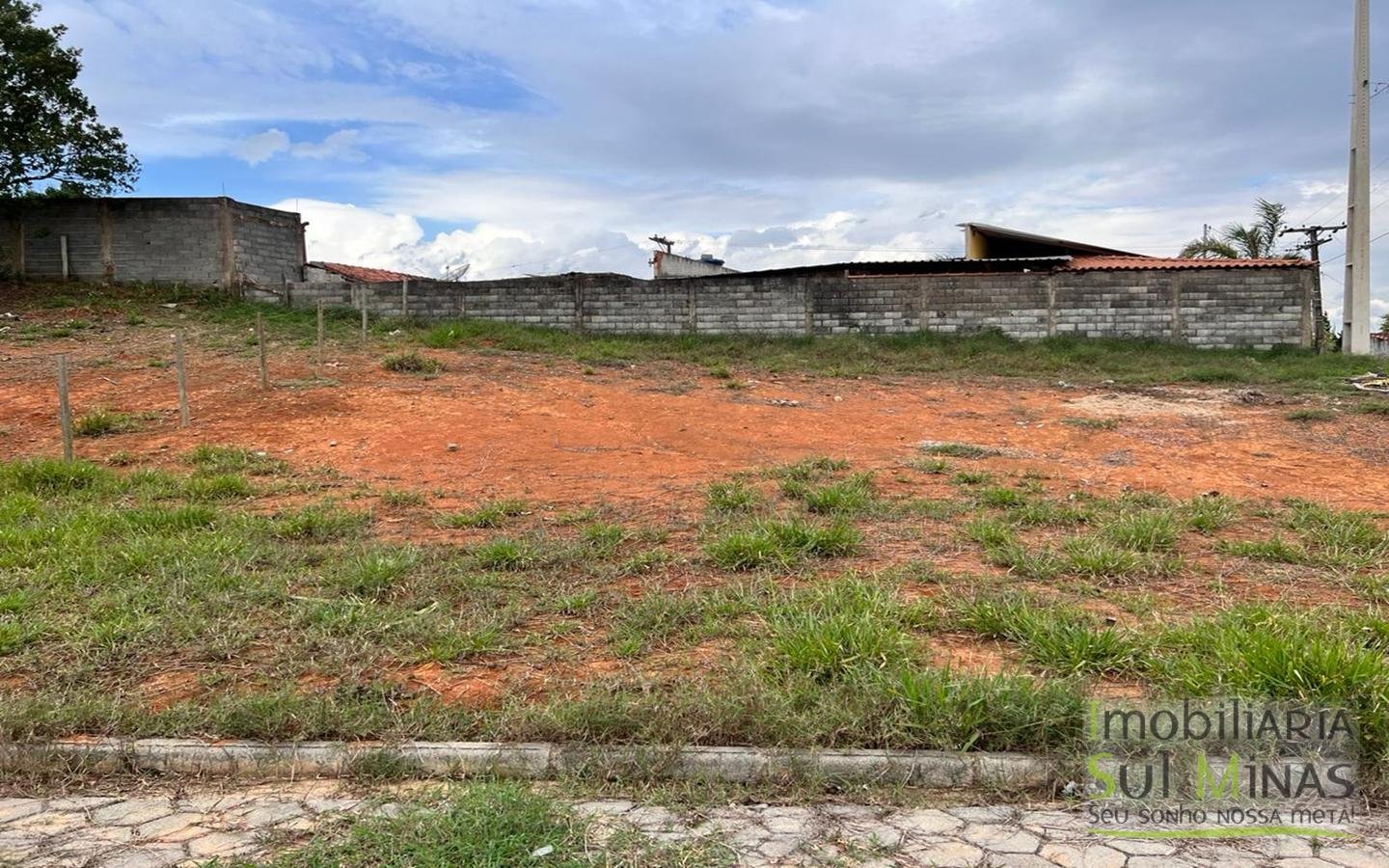 Lote a Venda de 171,49 m² em Cambuí MG com 9,20 de frente Cód. 1532 (4)
