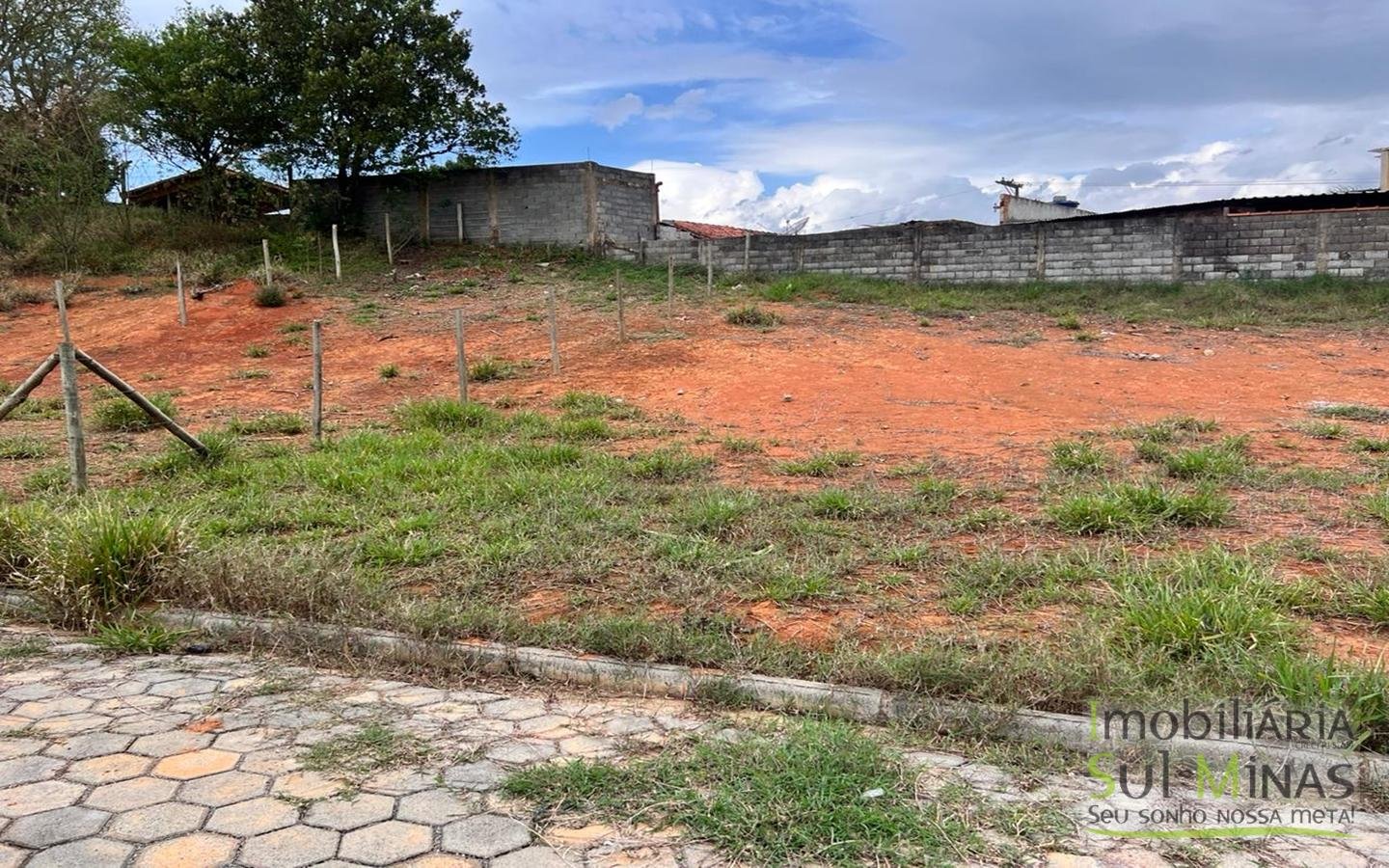 Lote a Venda de 171,49 m² em Cambuí MG com 9,20 de frente Cód. 1532 (5)