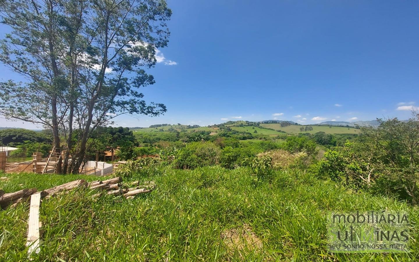 Lote a venda em loteamento novo em Cambuí MG Cod. 1817 (2)