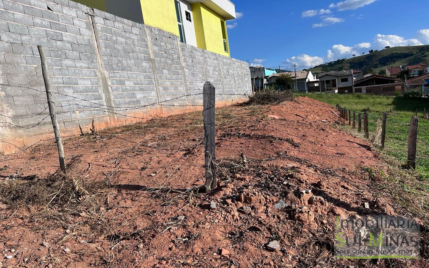 Lote a venda no Córrego do Bom Jesus MG medindo 6 m de frente por 29,43 de Lateral Cód. 1460 (2)
