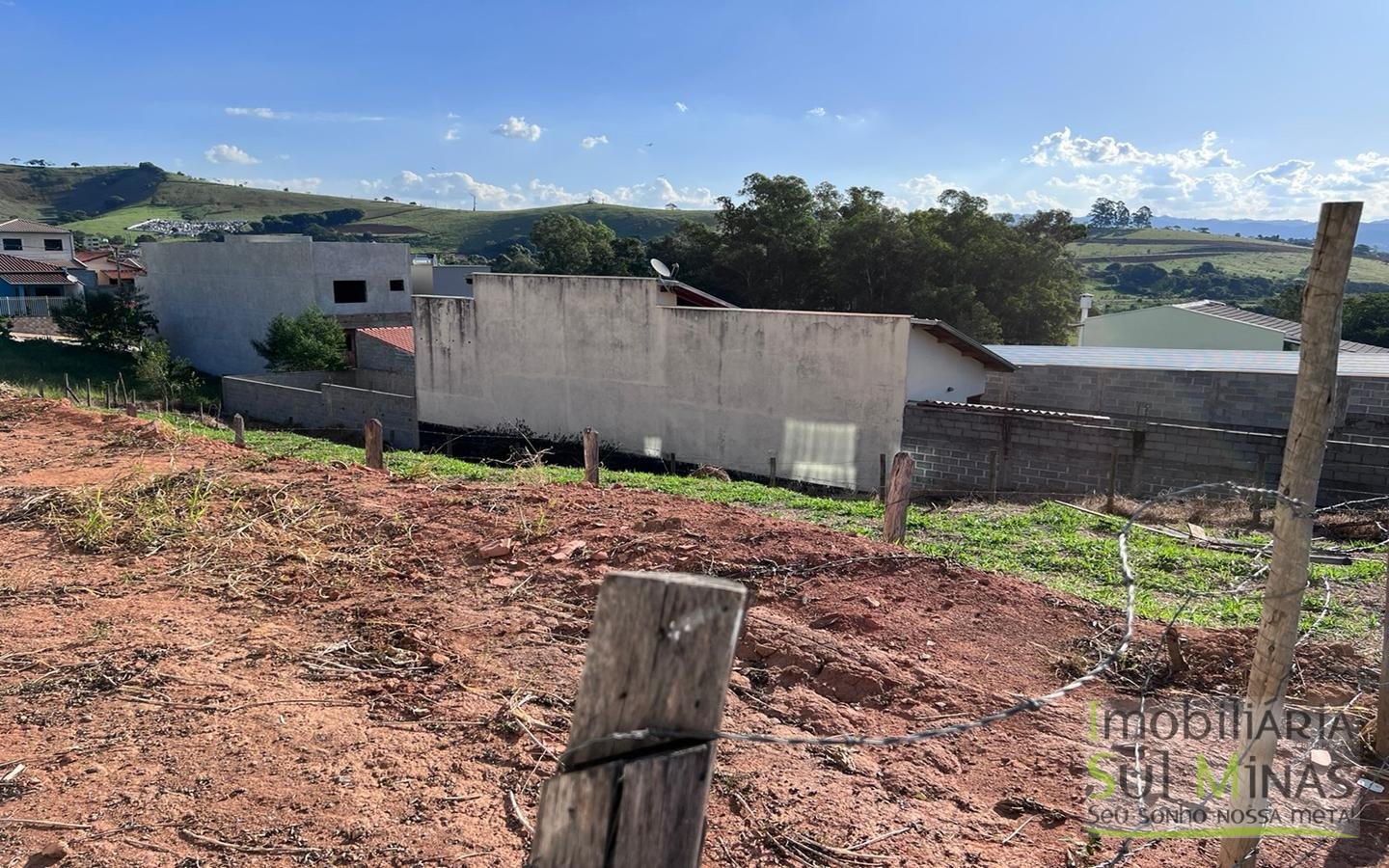 Lote a venda no Córrego do Bom Jesus MG medindo 6 m de frente por 29,43 de Lateral Cód. 1460 (3)