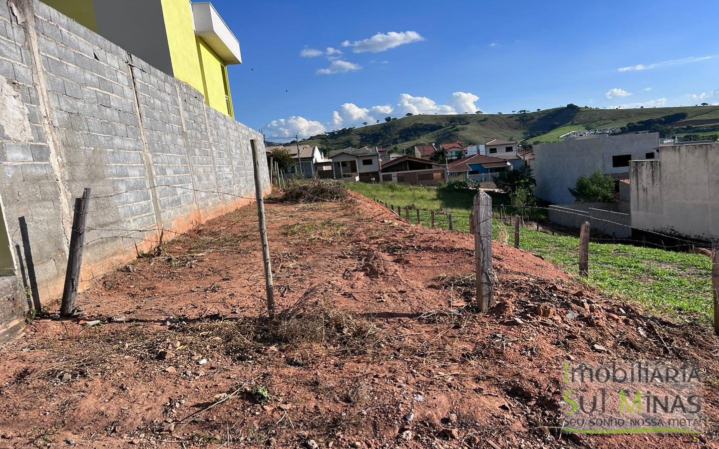 Lote a venda no Córrego do Bom Jesus MG medindo 6 m de frente por 29,43 de Lateral Cód. 1460 (4)