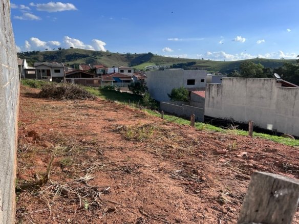 Lote a venda no Córrego do Bom Jesus MG medindo 6 m de frente por 29,43 de Lateral Cód. 1460 (5)