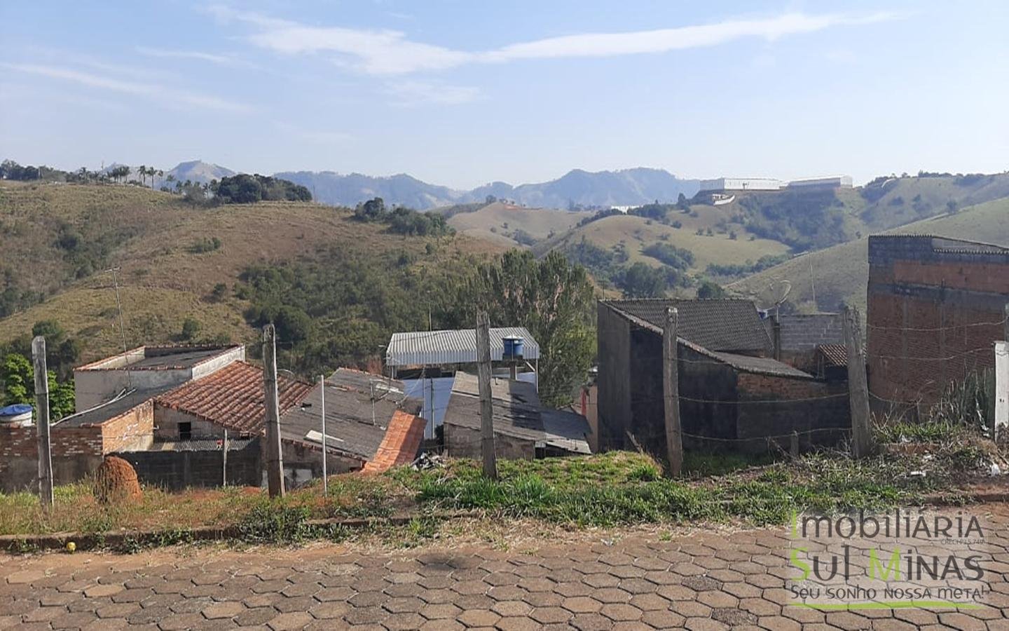Lote de 155 m² com 20 metros de frente e 7,75 metros de lateral a Venda em Cambuí MG Cód 1500 (1)