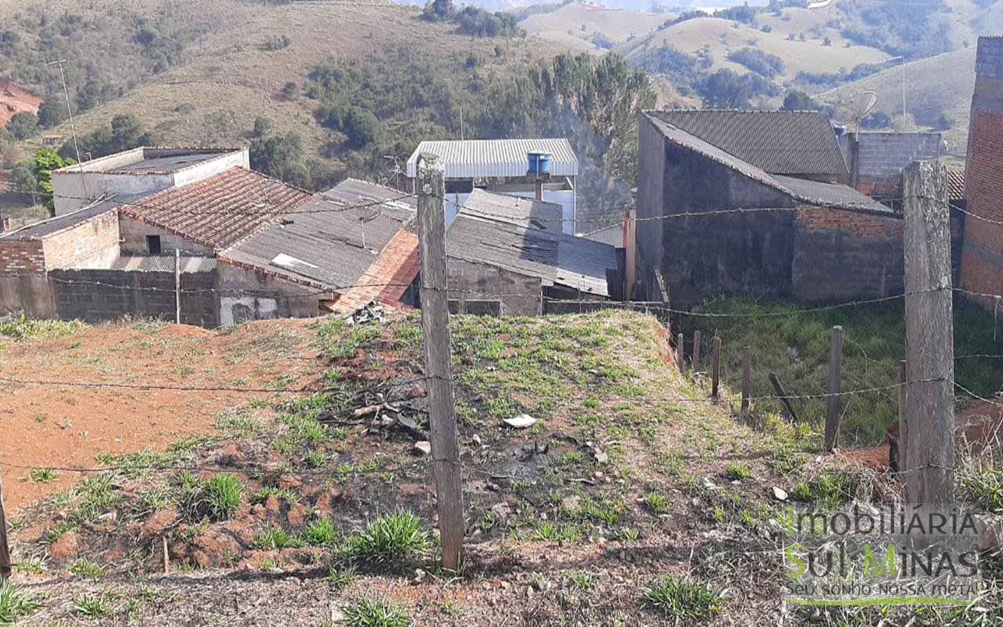 Lote de 155 m² com 20 metros de frente e 7,75 metros de lateral a Venda em Cambuí MG Cód 1500 (2)