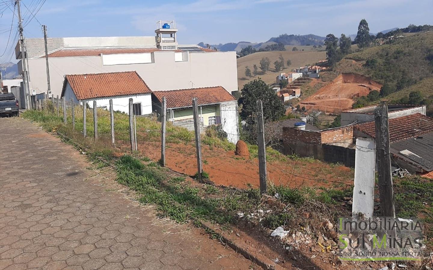 Lote de 155 m² com 20 metros de frente e 7,75 metros de lateral a Venda em Cambuí MG Cód 1500 (4)