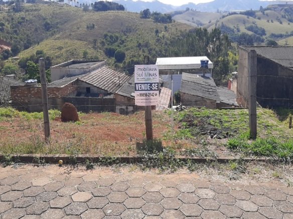 Lote de 155 m² com 20 metros de frente e 7,75 metros de lateral a Venda em Cambuí MG Cód 1500 (5)