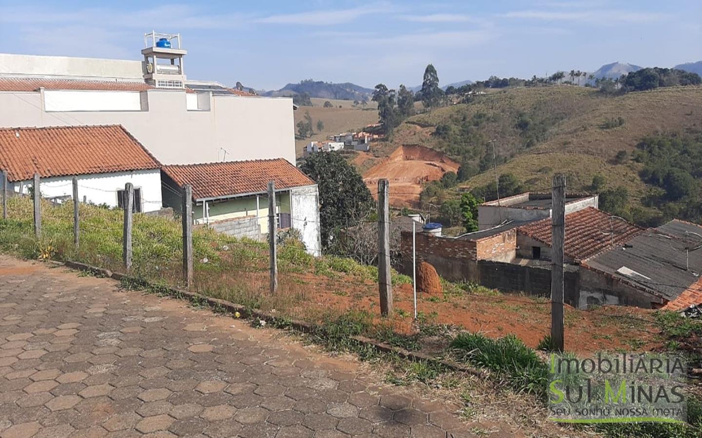Lote de 155 m² com 20 metros de frente e 7,75 metros de lateral a Venda em Cambuí MG Cód 1500 (6)