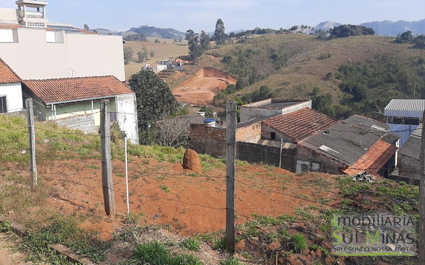 Lote de 155 m² com 20 metros de frente e 7,75 metros de lateral a Venda em Cambuí MG Cód 1500 (7)