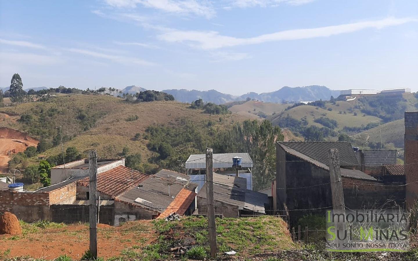 Lote de 155 m² com 20 metros de frente e 7,75 metros de lateral a Venda em Cambuí MG Cód 1500 (8)