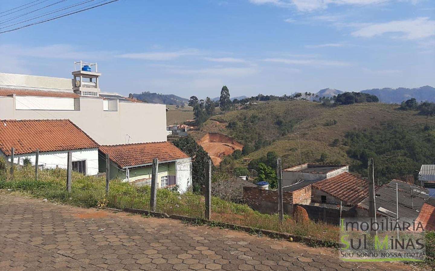 Lote de 155 m² com 20 metros de frente e 7,75 metros de lateral a Venda em Cambuí MG Cód 1500 (9)