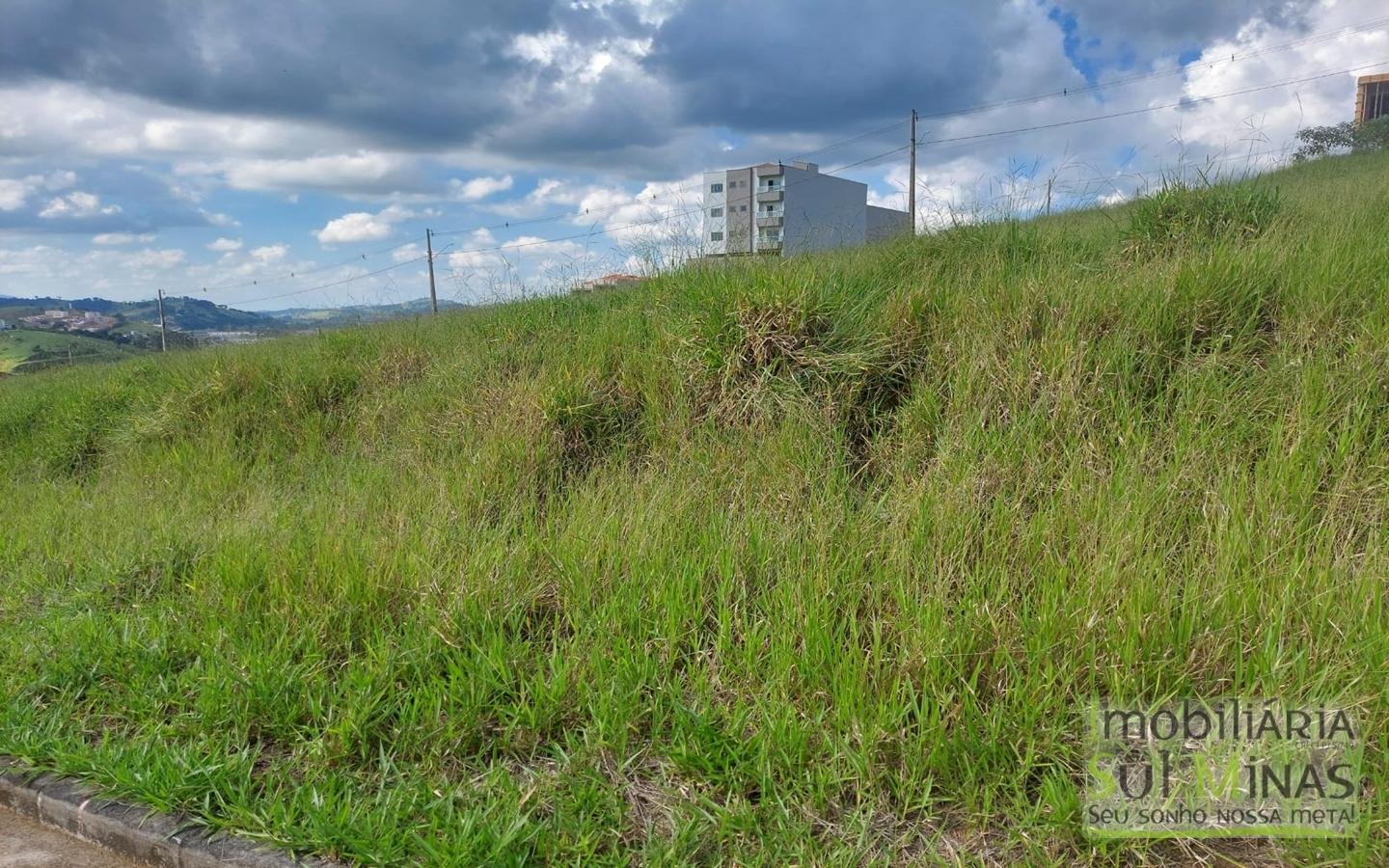 Lote de 250m² com linda vista em Cambuí MG Cód. 1666 (3)