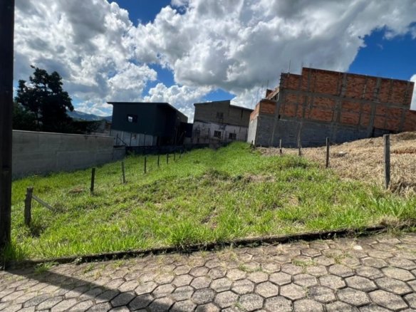 Lote de 300m² À Venda Apenas 800m do Centro de Cambuí MG cod2411 (1)
