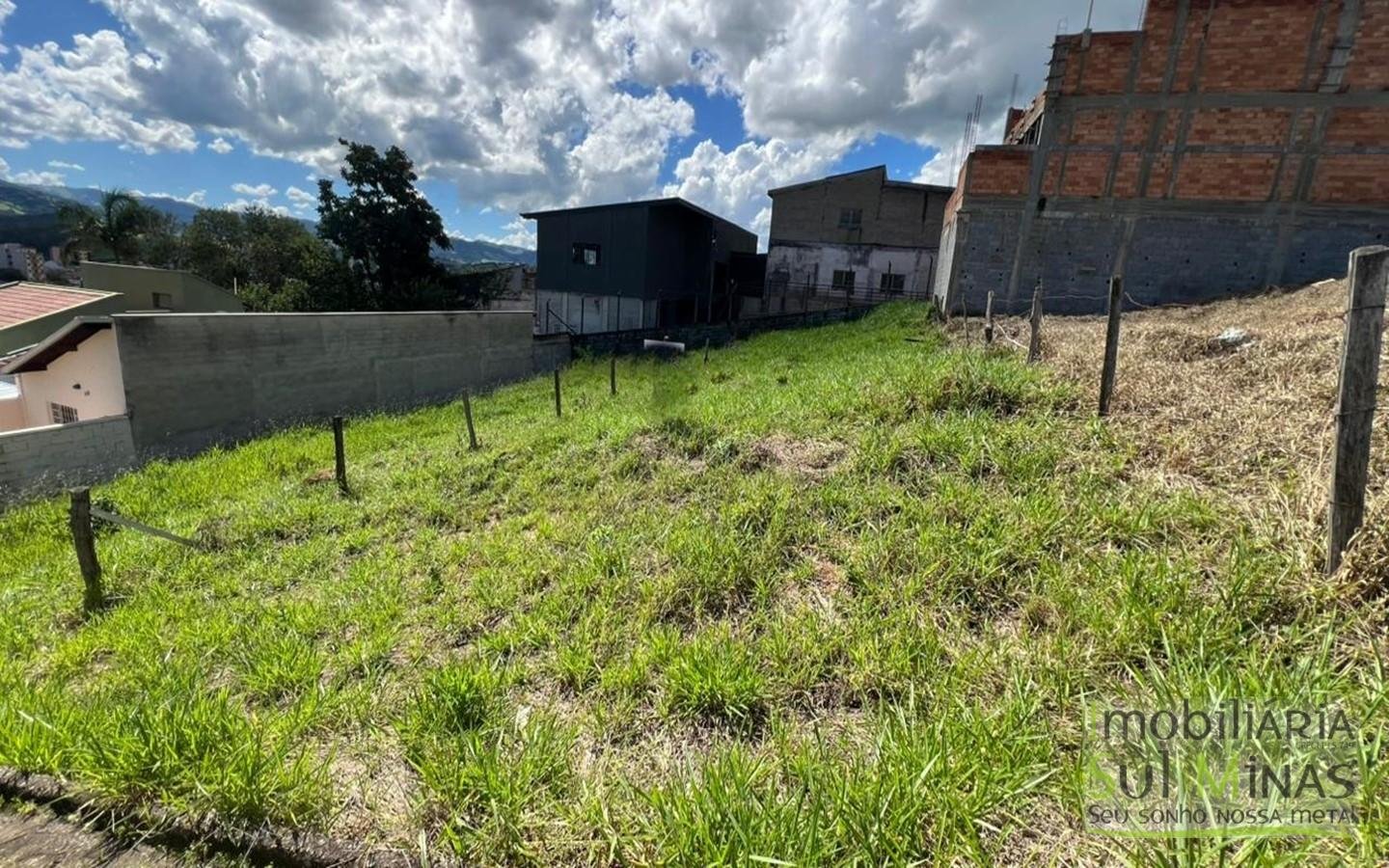 Lote de 300m² À Venda Apenas 800m do Centro de Cambuí MG cod2411 (2) Lote de 300m² À Venda Apenas 800m do Centro de Cambuí MG cod2411 (2)