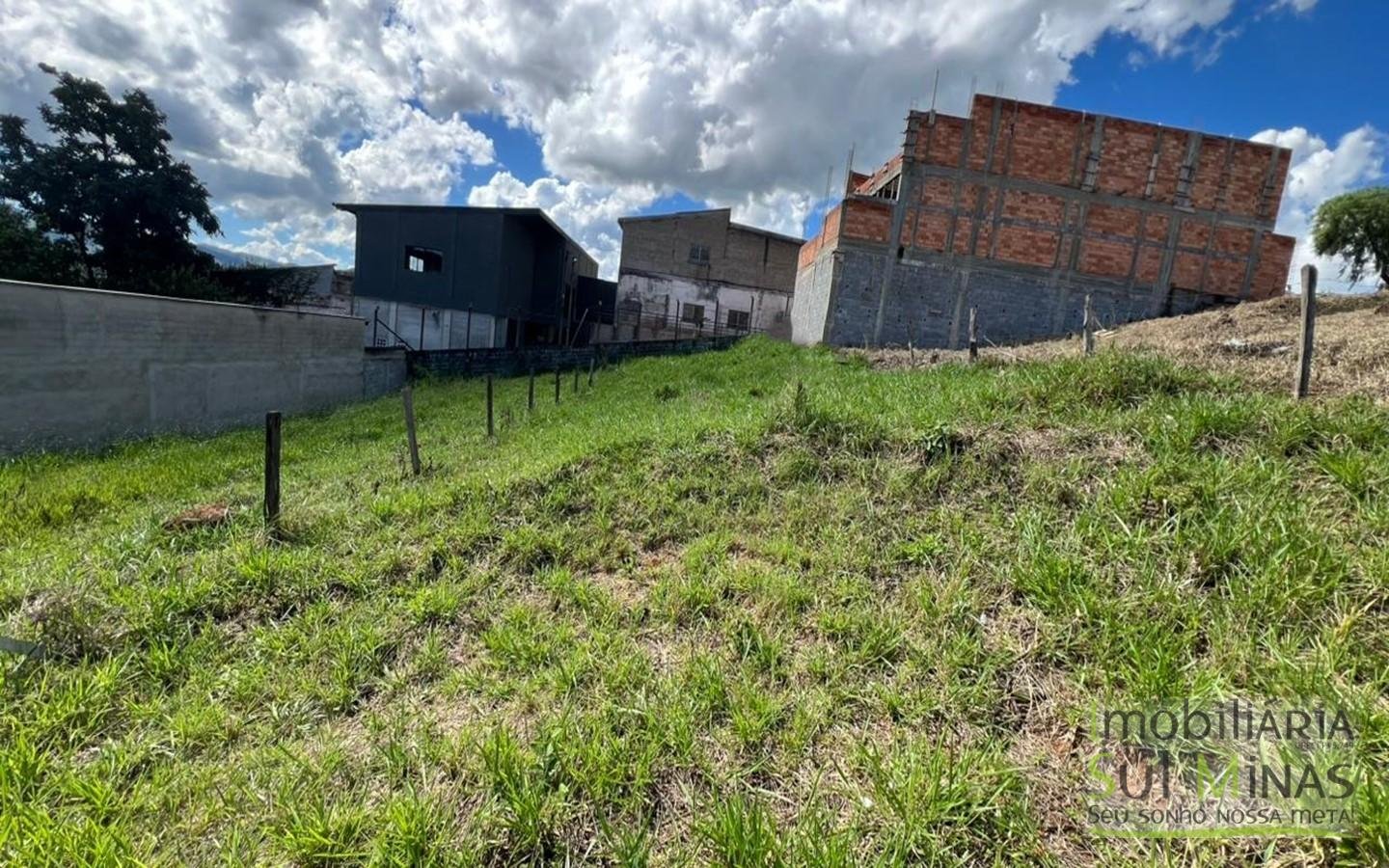 Lote de 300m² À Venda Apenas 800m do Centro de Cambuí MG cod2411 (3)