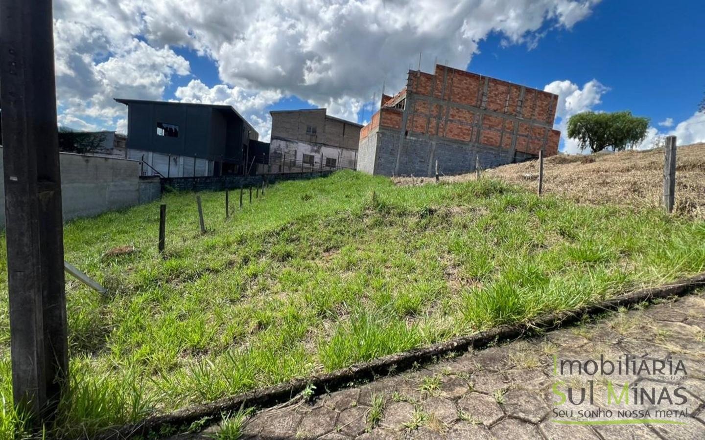 Lote de 300m² À Venda Apenas 800m do Centro de Cambuí MG cod2411 (4)