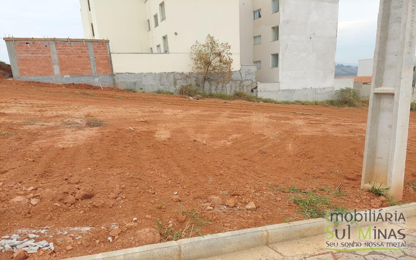 Lote em Cambui com 258m proximo ao novo fórum (2)