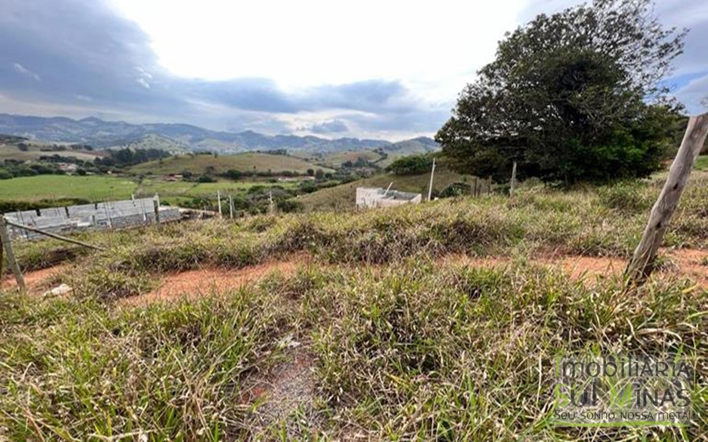 Lote em Camuí MG de 160 m² com 8 metros de frente Cód. 1531 (1)