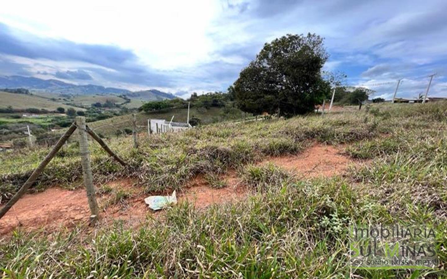 Lote em Camuí MG de 160 m² com 8 metros de frente Cód. 1531 (3)