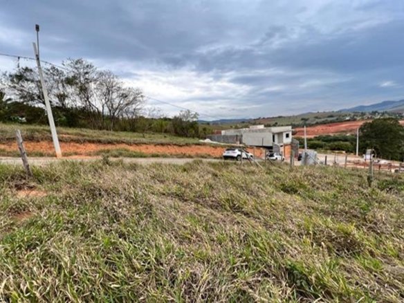 Lote em Camuí MG de 160 m² com 8 metros de frente Cód. 1531 (5)