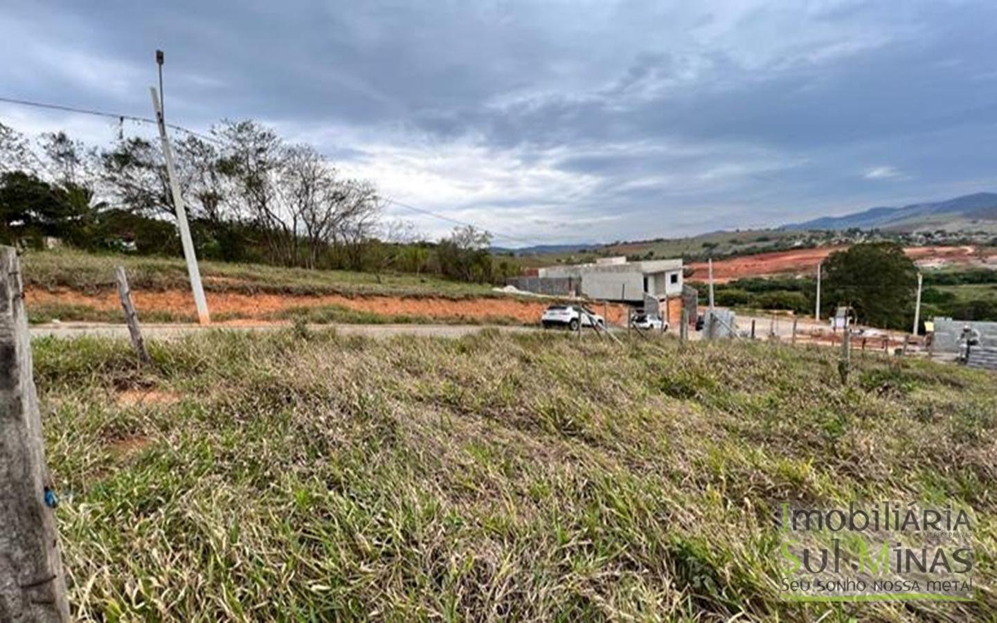 Lote em Camuí MG de 160 m² com 8 metros de frente Cód. 1531 (5)
